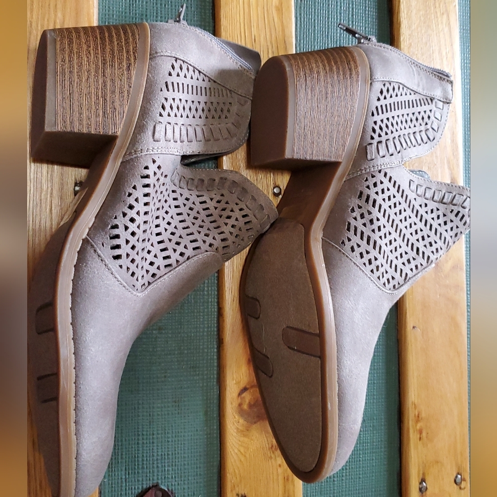 NWOT Fergalicious by Fergie Taupe Ankle Booties with Cut-out Design, Size 8 - Picture 2 of 5